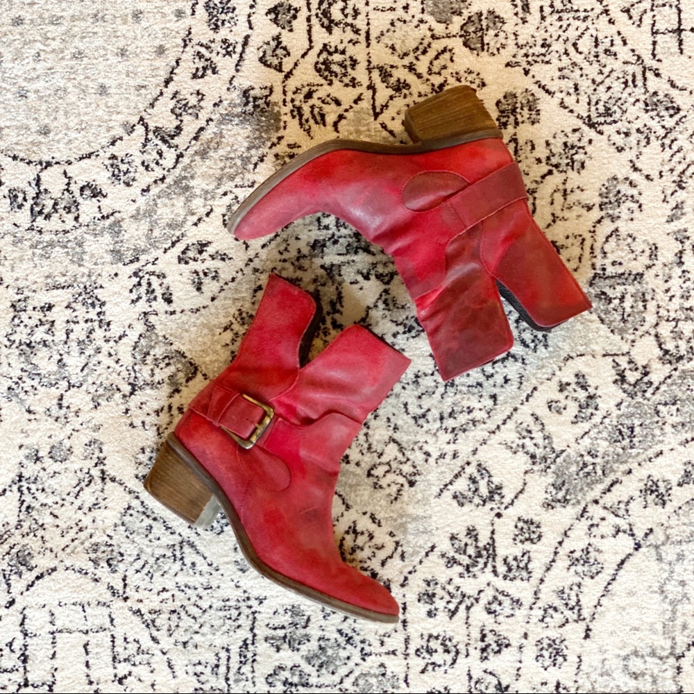 Donald Pliner Cowgirl Boots Seeking New Adventure